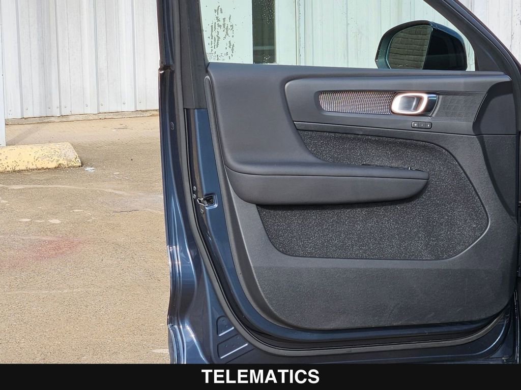 Used 2022 Volvo XC40 T5 R-Design w/ Climate Package image 14