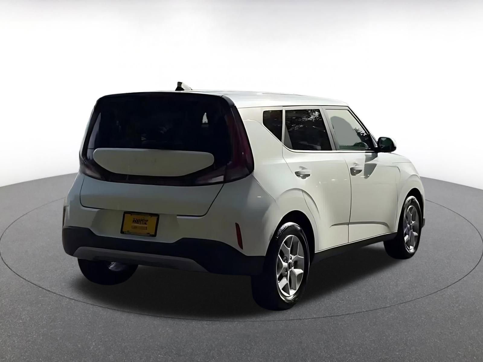 Used 2025 Kia Soul LX w/ LX Technology Package FWD image 20