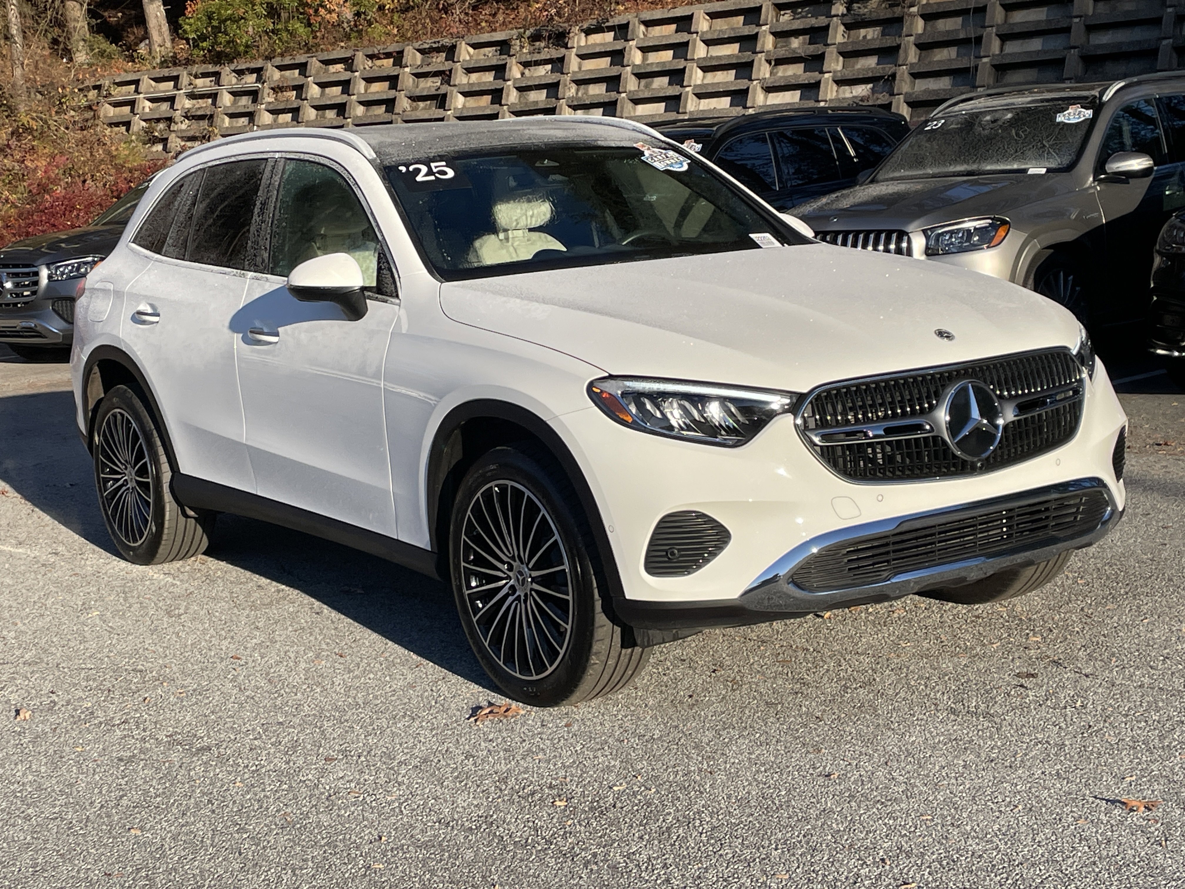 Certified 2025 Mercedes-Benz GLC 300 image 4