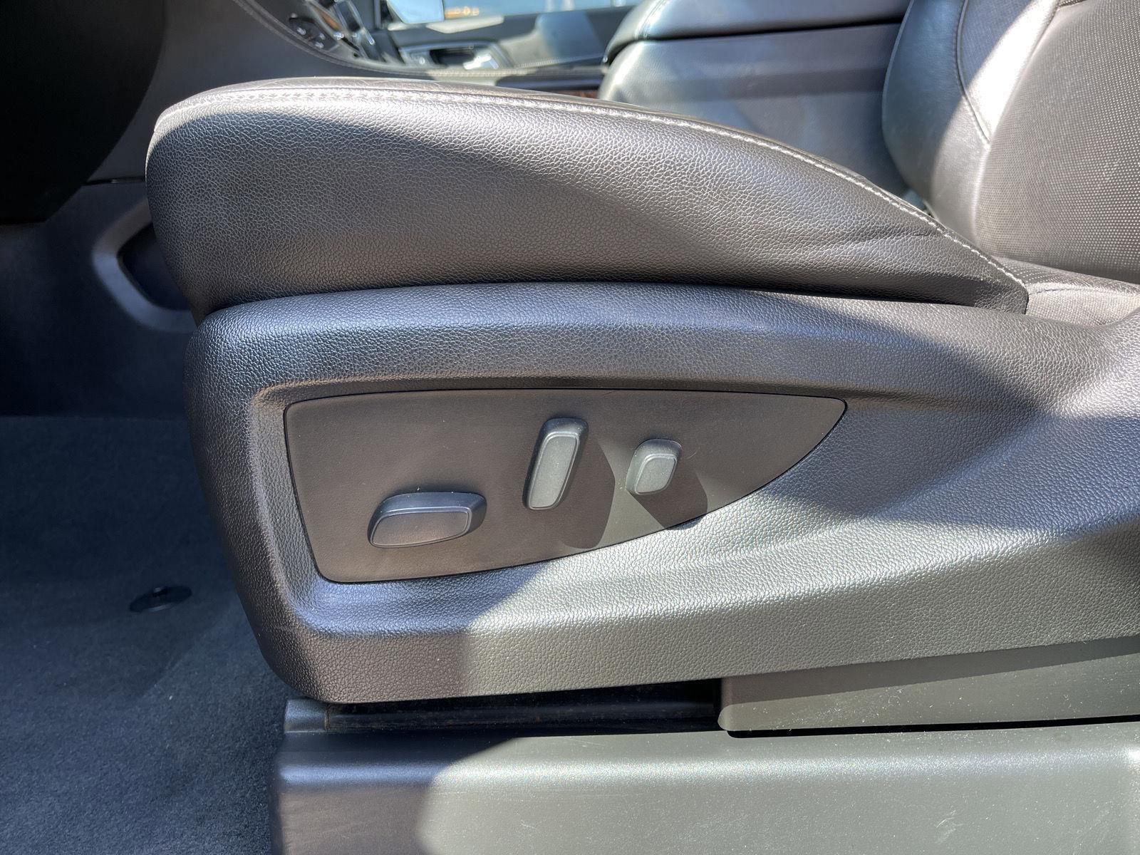 Used 2020 Chevrolet Tahoe Premier AWD/4WD image 16