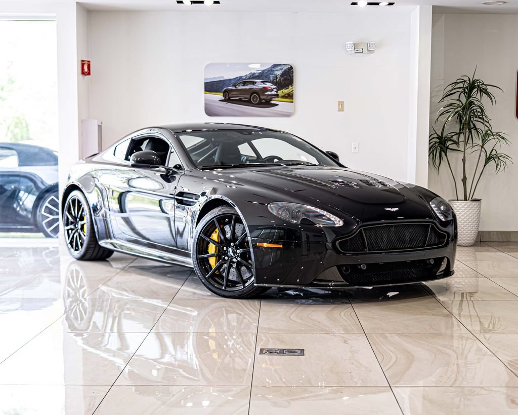 Used 2017 Aston Martin V12 Vantage S RWD image 5