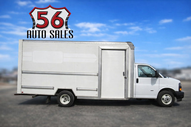 Used 2022 GMC Savana 3500 Extended w/ Power Convenience Package RWD image 1