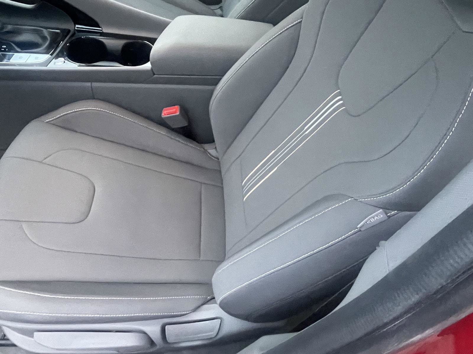 Used 2025 Hyundai Elantra SEL image 11