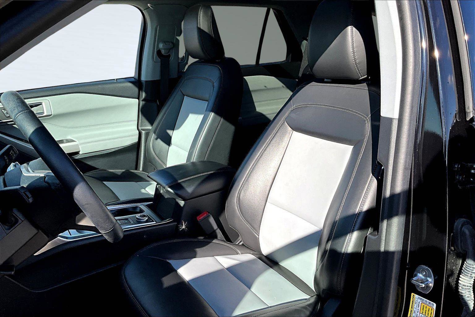 Used 2022 Ford Explorer XLT w/ Equipment Group 202A image 14