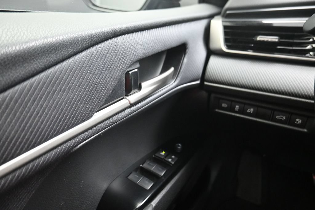 Used 2025 Toyota Camry SE w/ Convenience Package FWD image 10