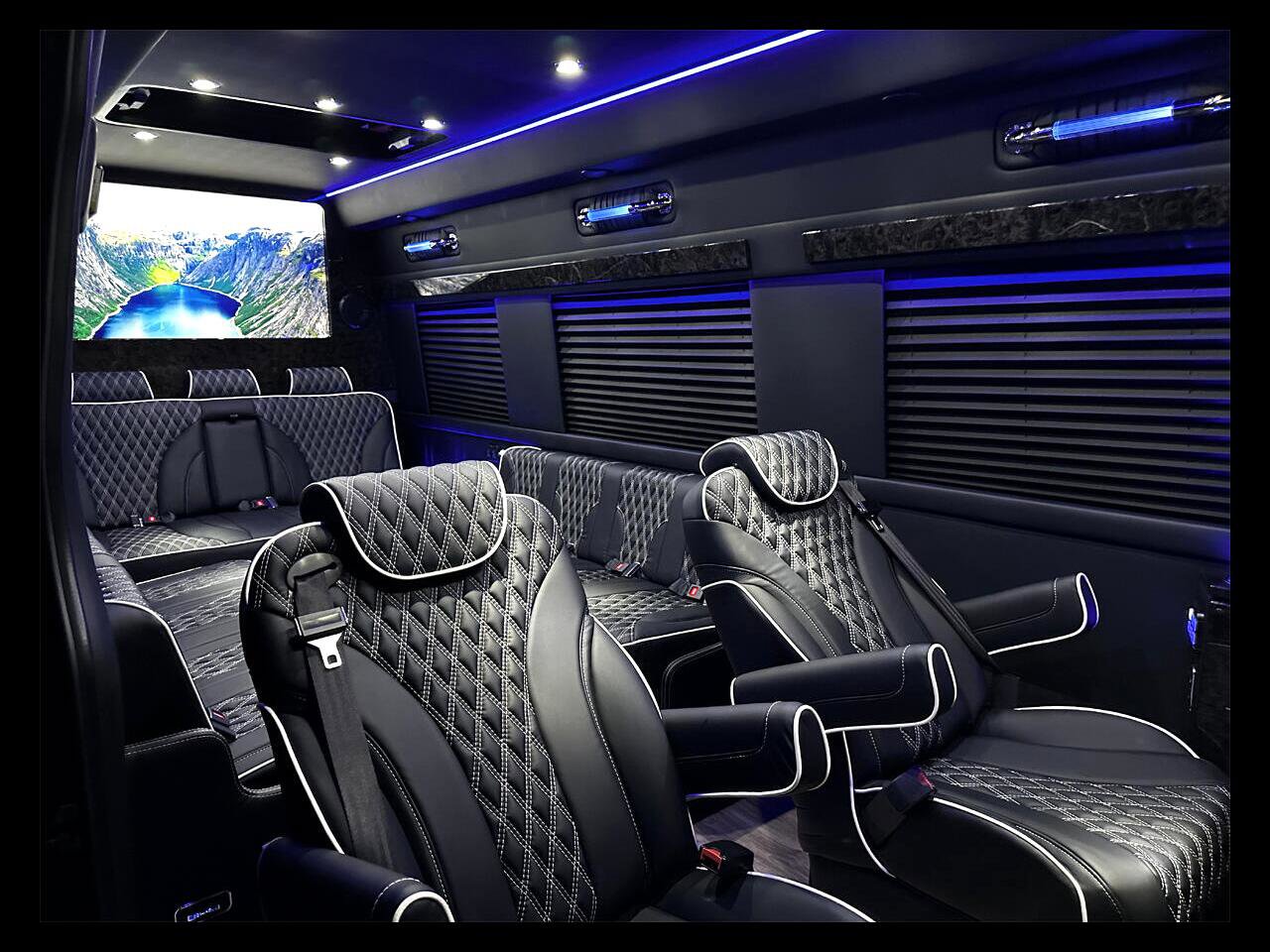 Used 2024 Mercedes-Benz Sprinter 3500 image 2