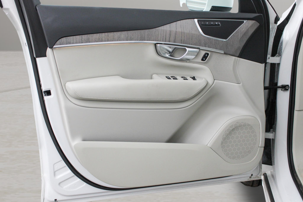 Certified 2024 Volvo XC90 B6 Plus w/ Protection Package Premier AWD/4WD image 16