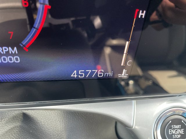 Used 2025 Chevrolet Trax LT FWD image 12
