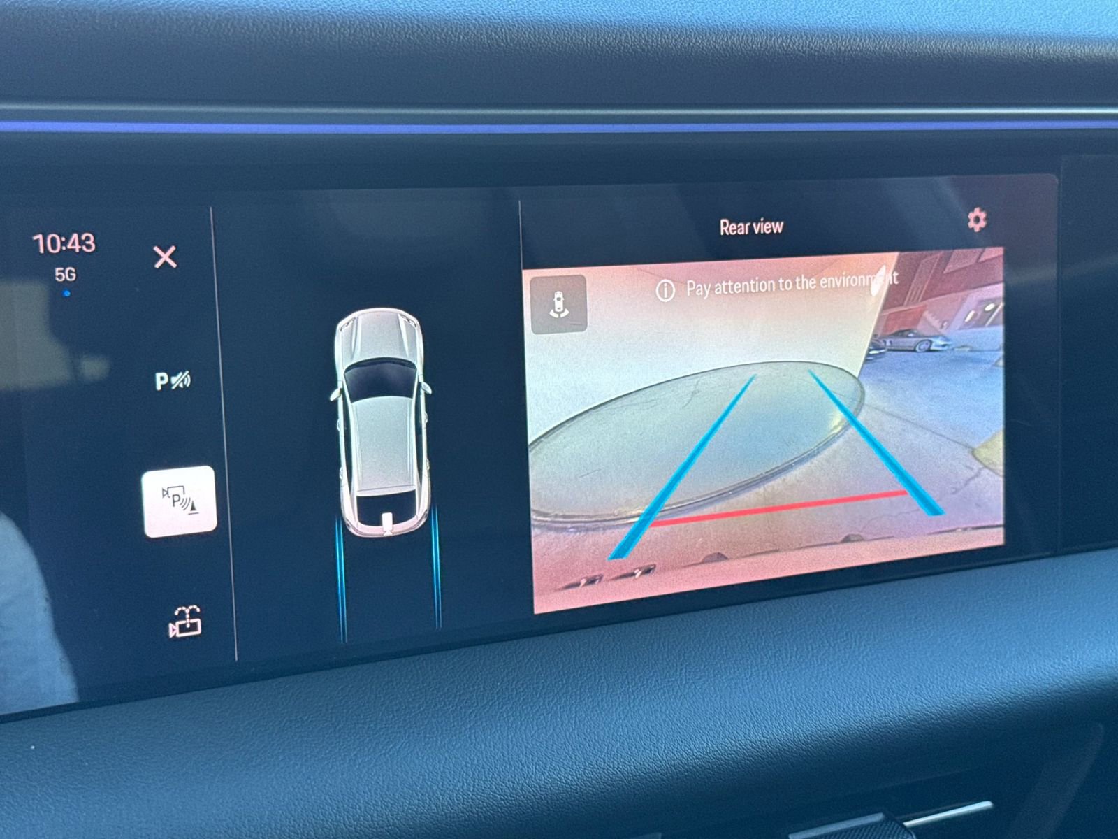 Certified 2025 Porsche Macan 4 Electric AWD/4WD image 24