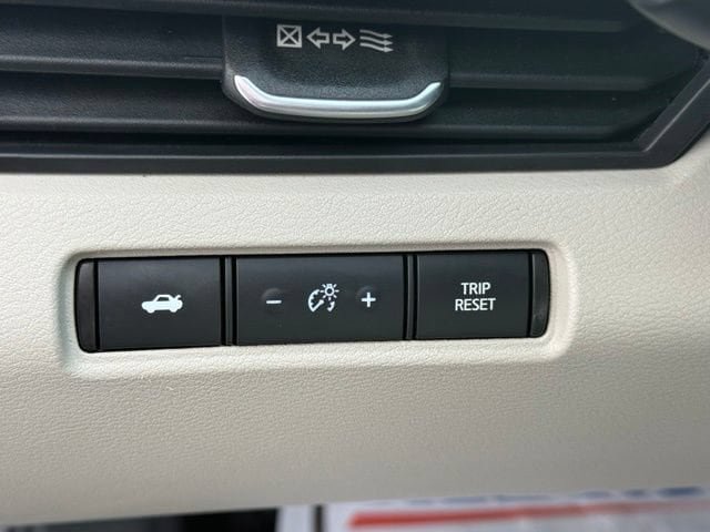 Used 2025 Nissan Altima 2.5 SV FWD image 22