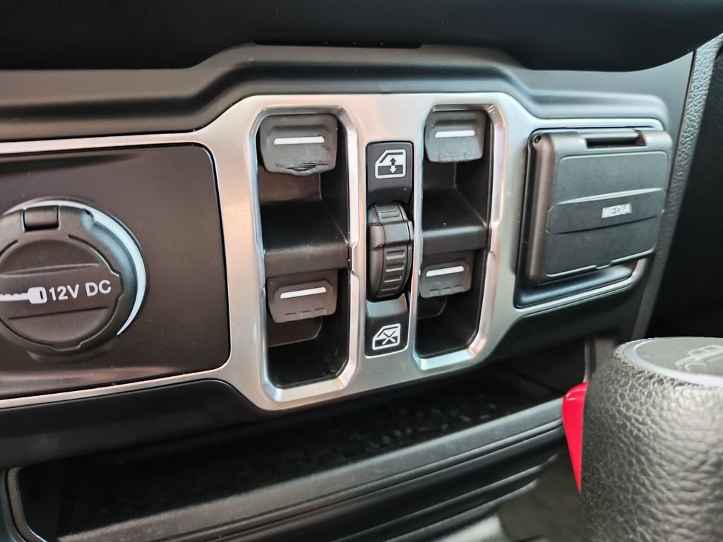 Used 2021 Jeep Gladiator Overland w/ Cold Weather Group AWD/4WD image 11