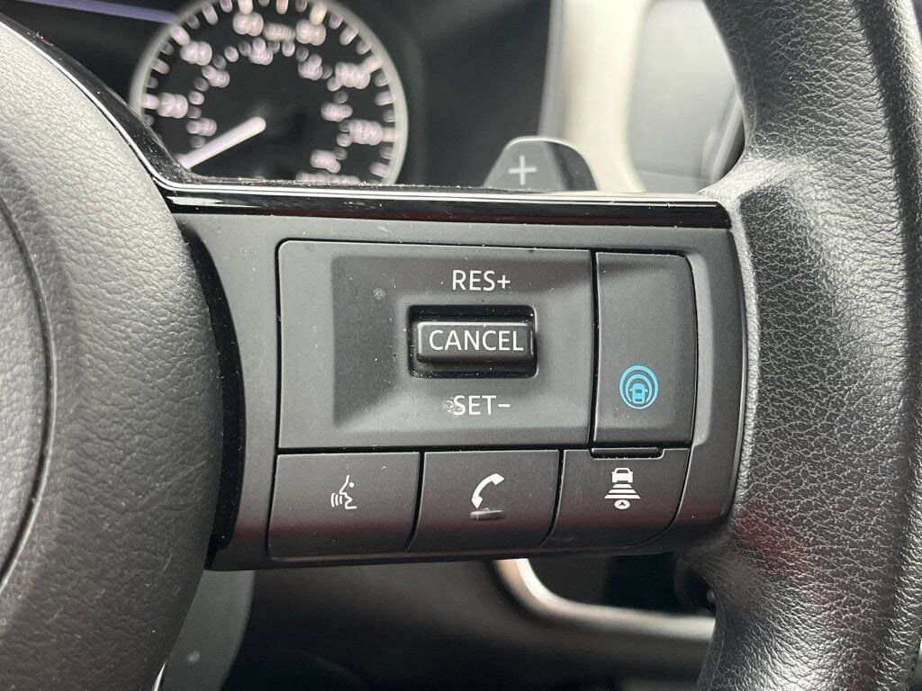 Used 2023 Nissan Rogue SV image 10