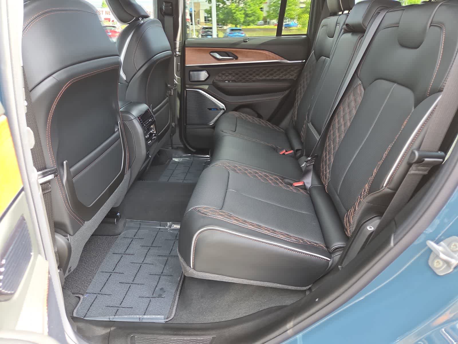 New 2026 Jeep Grand Cherokee Summit AWD/4WD image 21