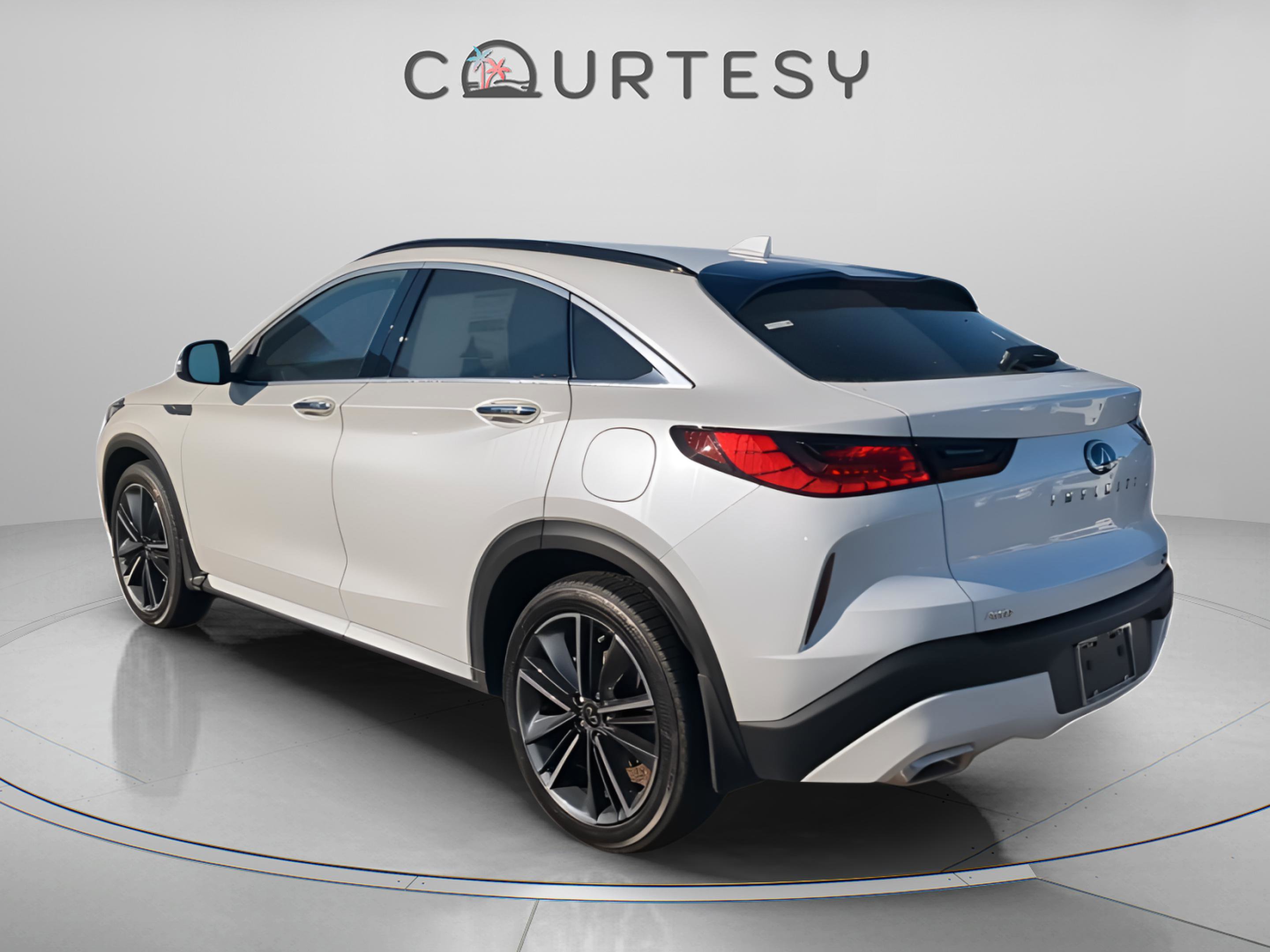 Certified 2025 INFINITI QX55 Luxe w/ Cargo Package image 3