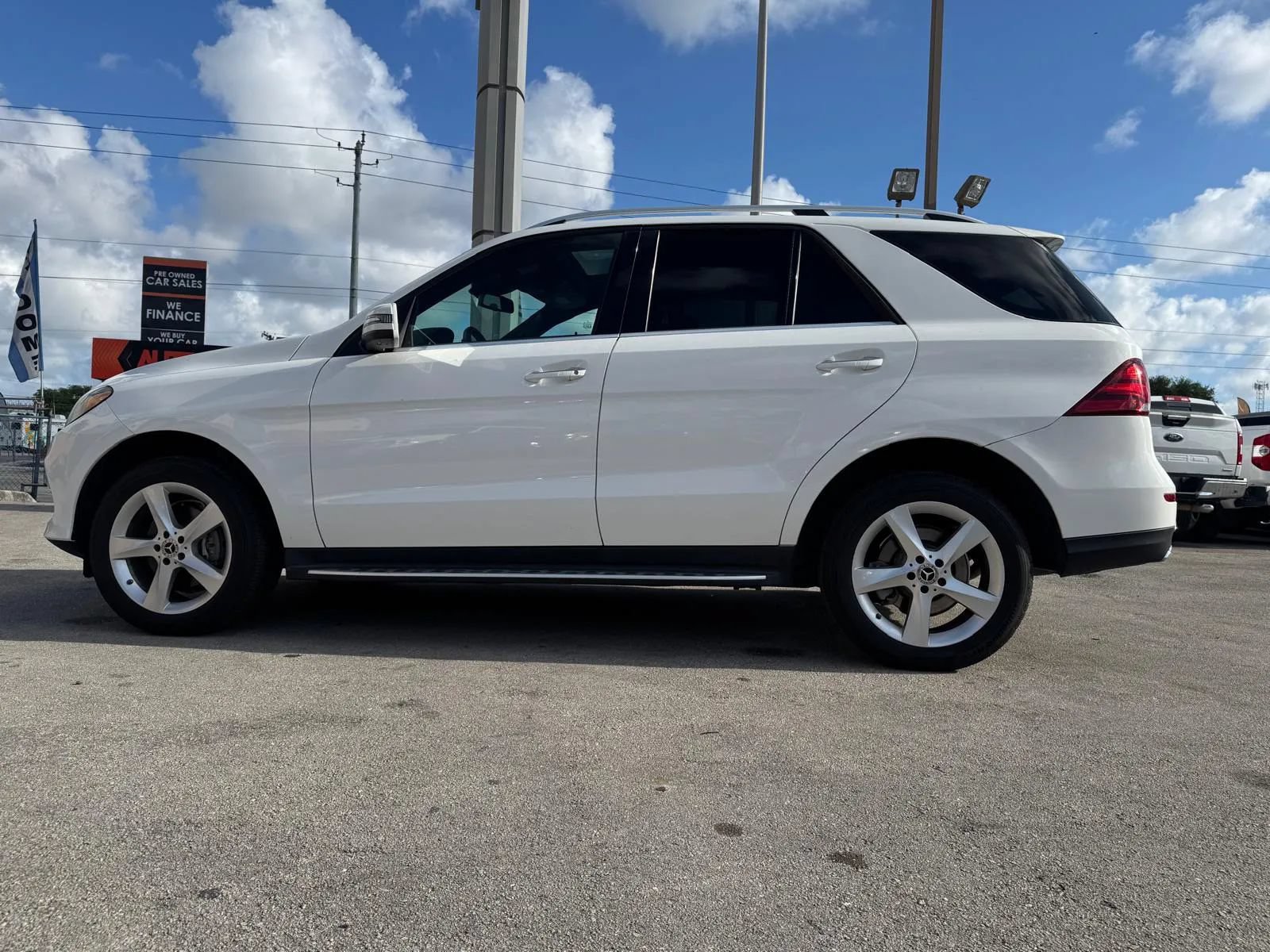 Used 2018 Mercedes-Benz GLE 350 w/ Premium 1 Package image 6