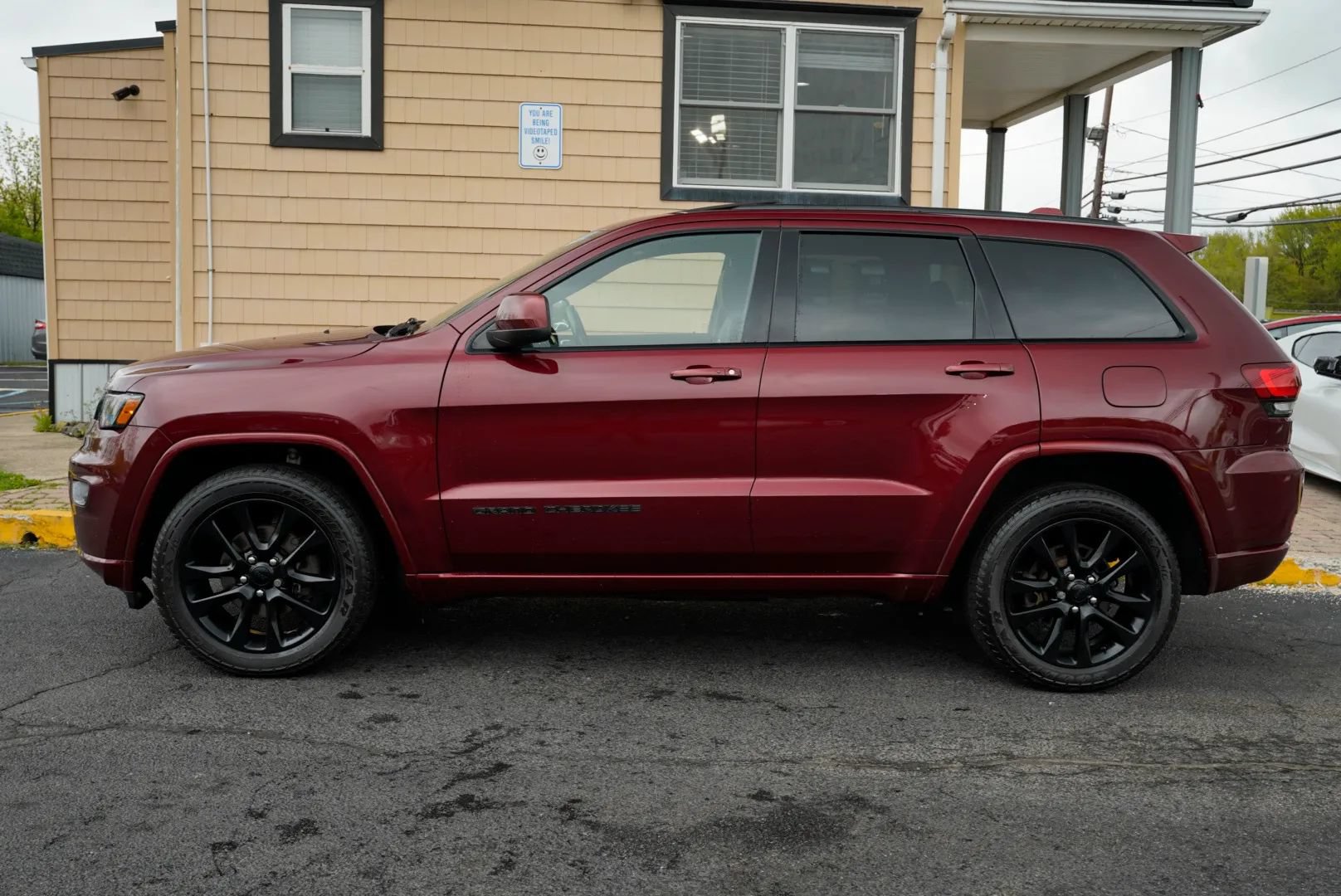 Used 2019 Jeep Grand Cherokee Altitude AWD/4WD image 8