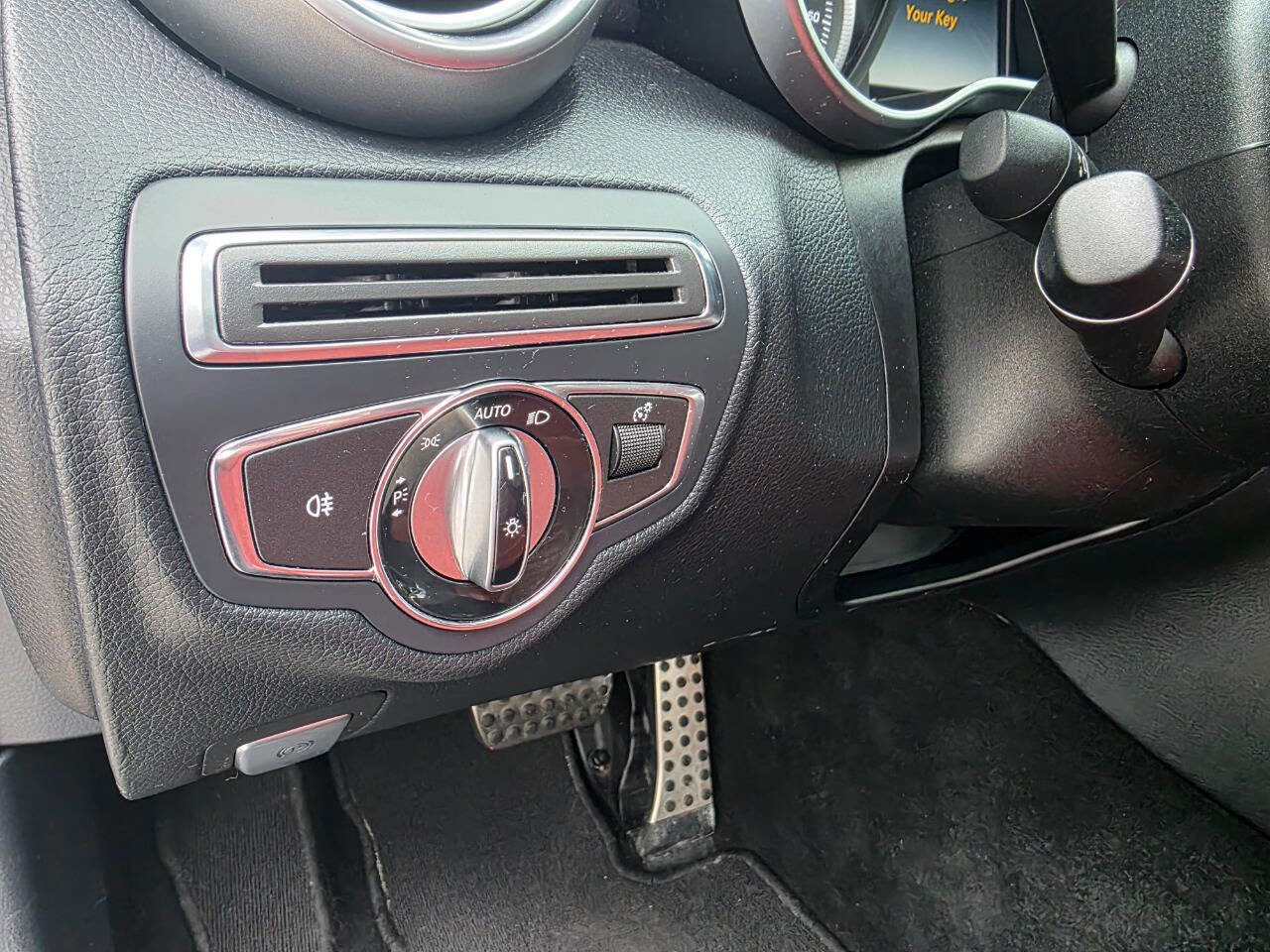 Used 2015 Mercedes-Benz C 300 4MATIC Sedan image 16