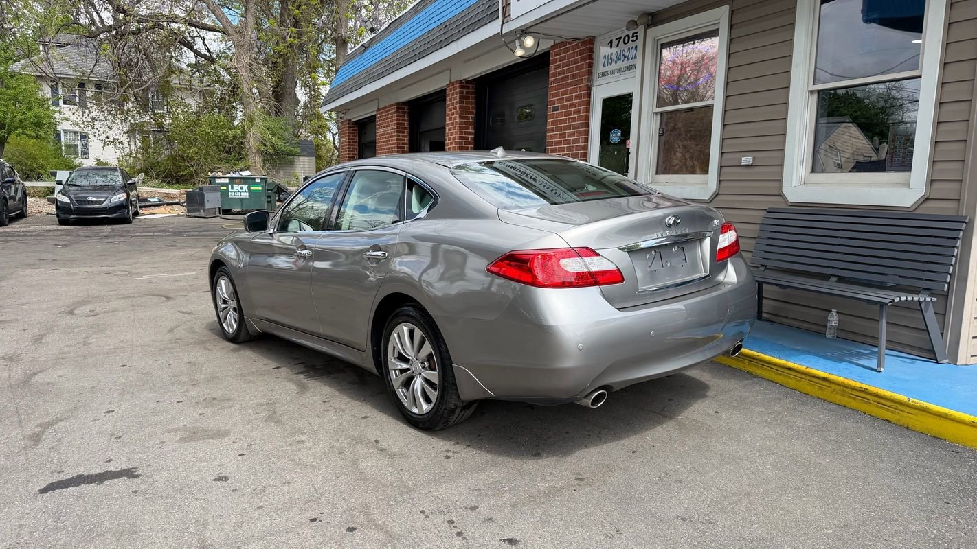 Used 2013 INFINITI M37 w/ Premium Pkg RWD image 3