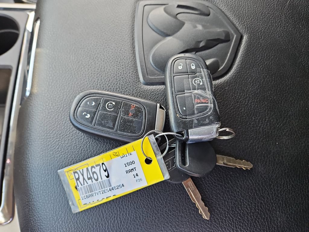 Used 2014 RAM 1500 Laramie w/ Convenience Group AWD/4WD image 28