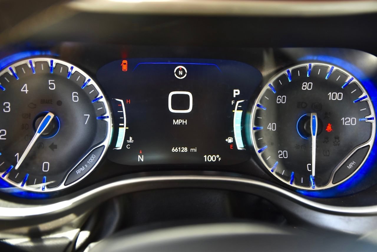 Used 2024 Chrysler Pacifica Touring-L FWD image 27