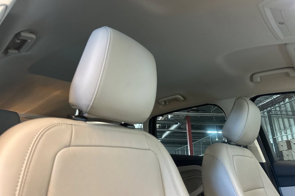 Used 2019 Ford Escape Titanium FWD image 16