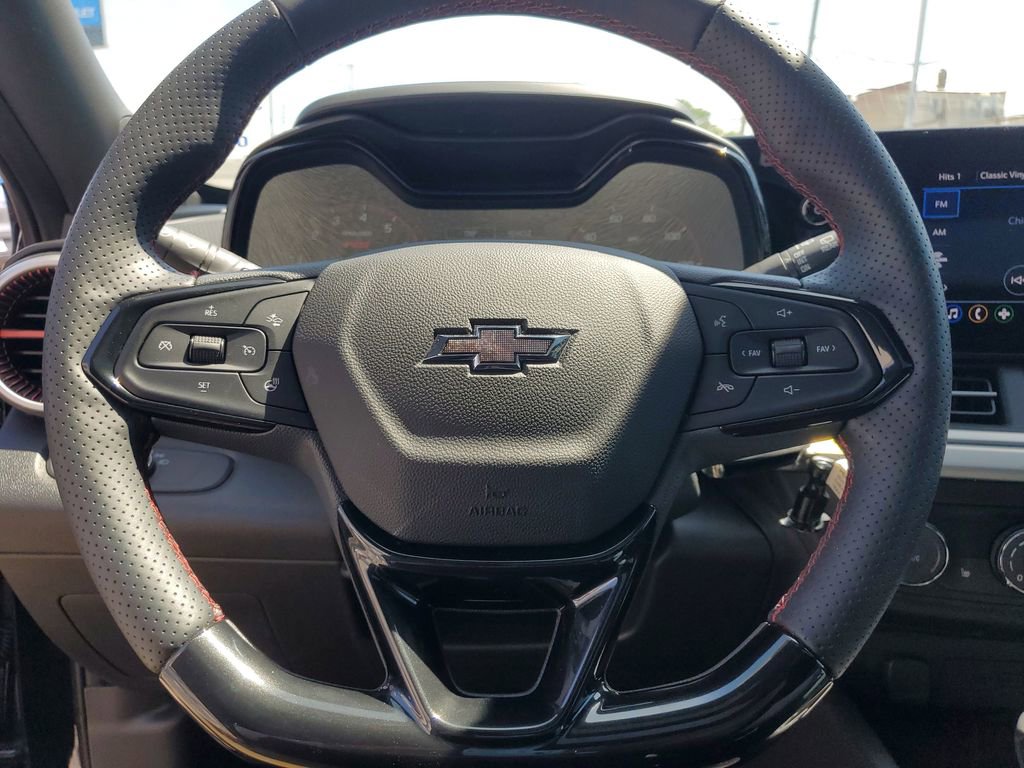 Certified 2025 Chevrolet Trax RS w/ Sunroof Package FWD image 22