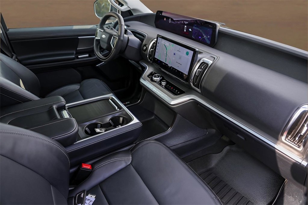 Used 2025 Ford Expedition Max Platinum w/ Driver's Package image 31