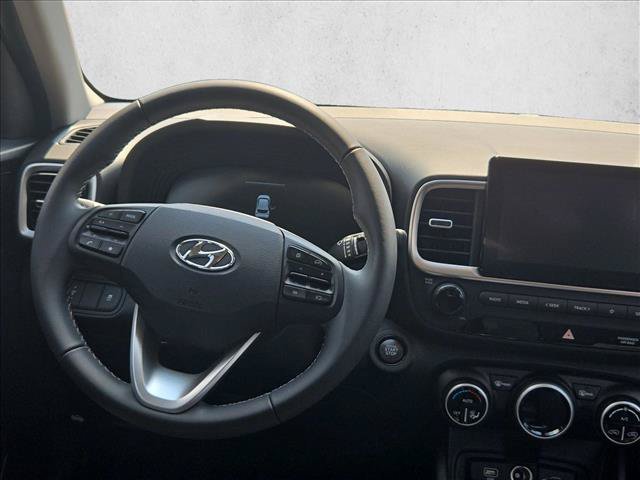 Used 2025 Hyundai Venue SEL FWD image 17