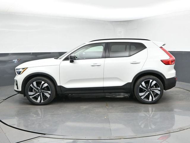 Used 2023 Volvo XC40 B5 Plus w/ Protection Package Premier AWD/4WD image 6