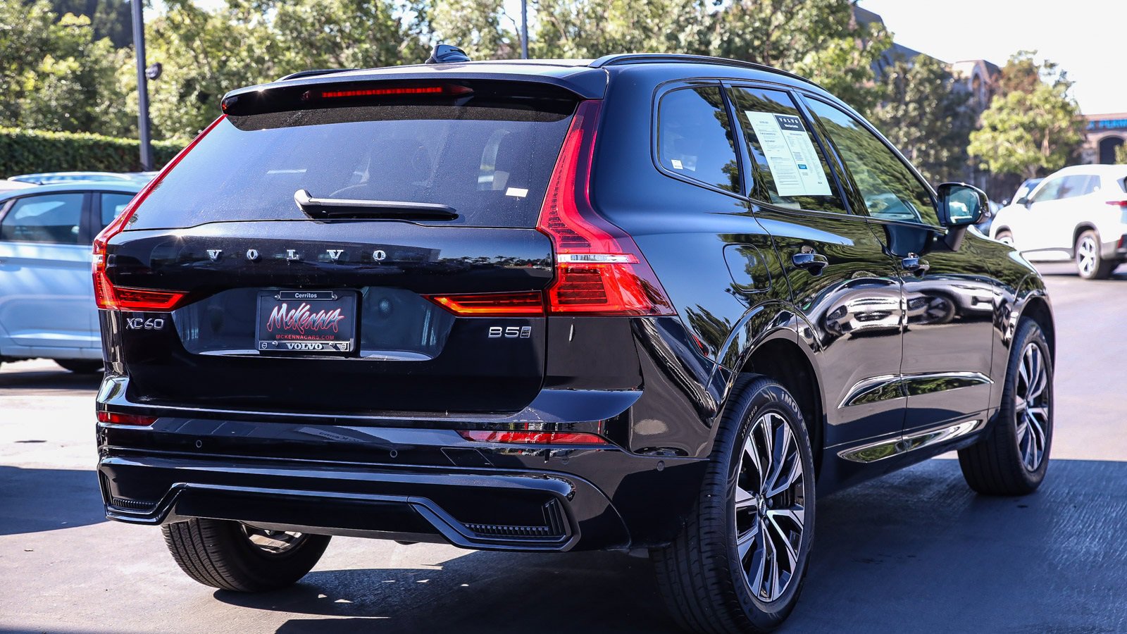 Used 2025 Volvo XC60 B5 Plus image 9