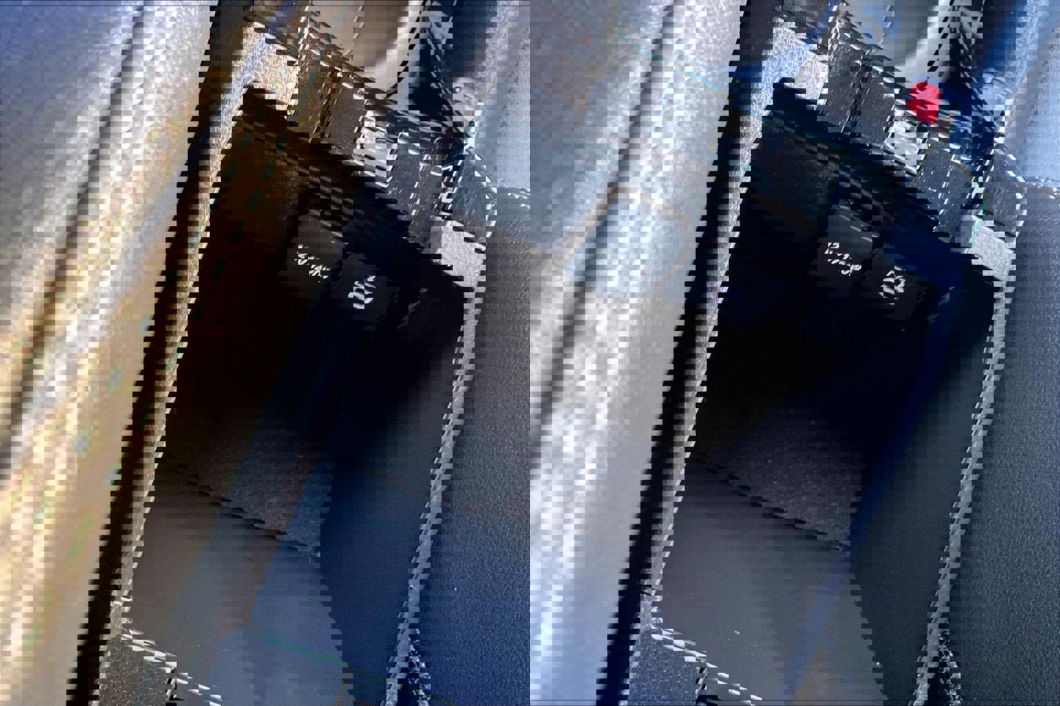 Used 2025 Toyota Corolla Cross XLE image 31