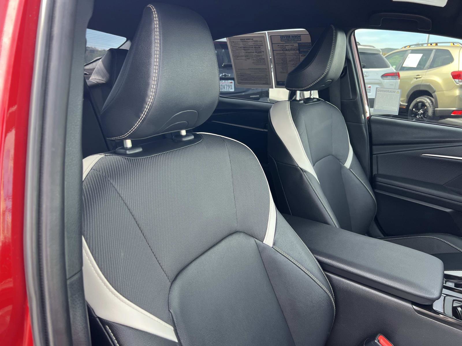 Used 2025 Toyota Camry SE w/ Convenience Package image 30