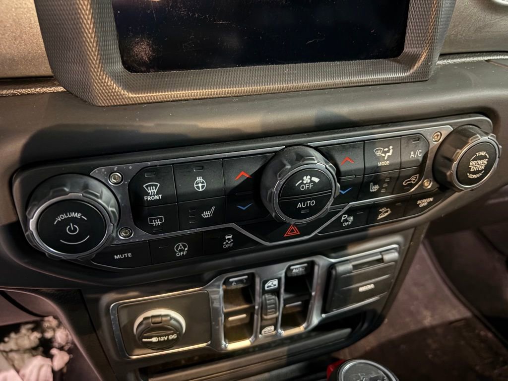 Used 2019 Jeep Wrangler Unlimited Sahara image 18