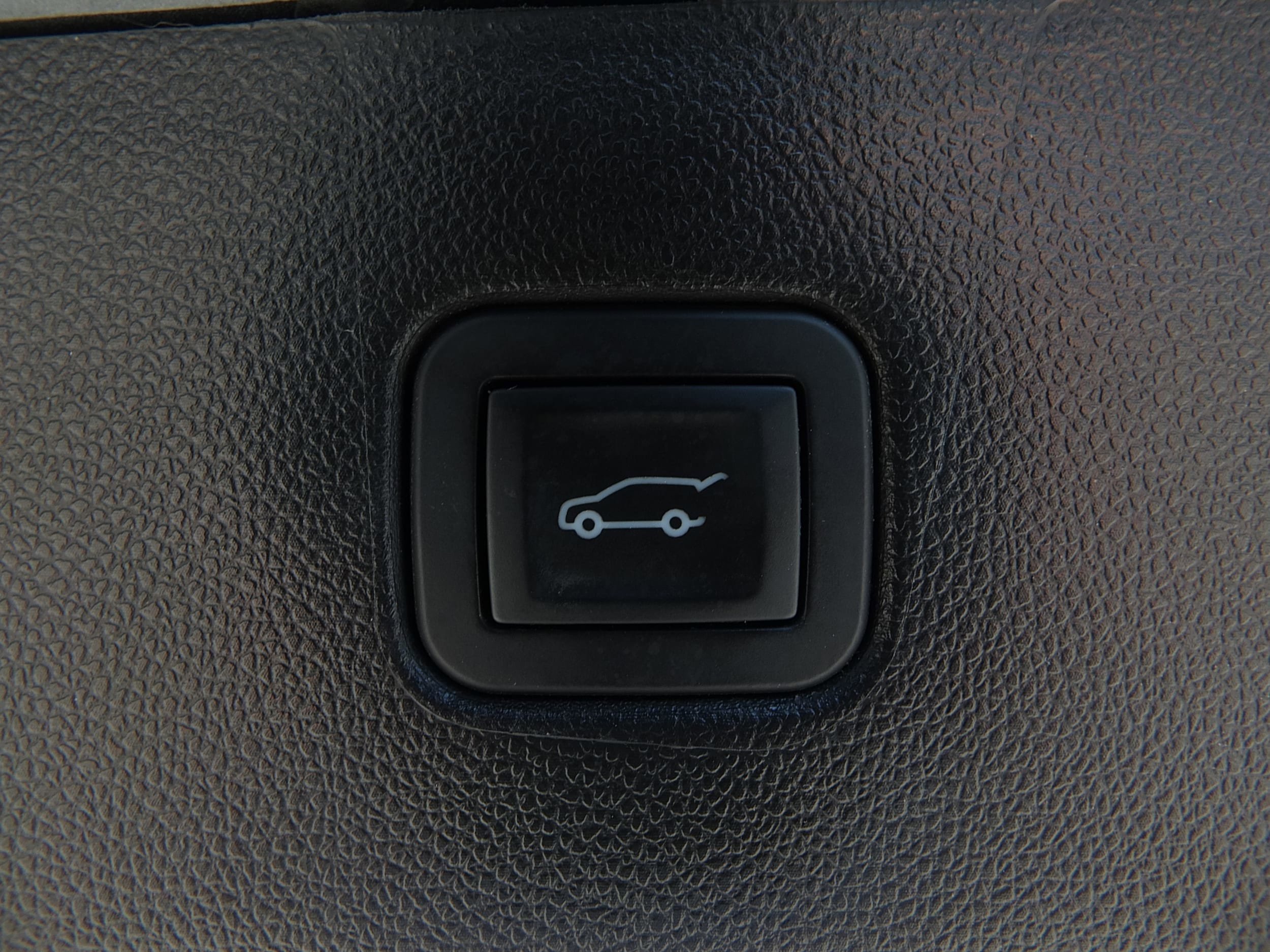 Used 2019 Chevrolet Blazer RS w/ Sun and Wheels Package FWD image 17