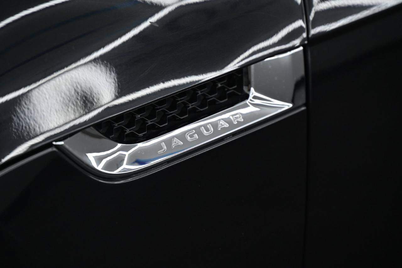 Used 2019 Jaguar F-TYPE R AWD/4WD image 12