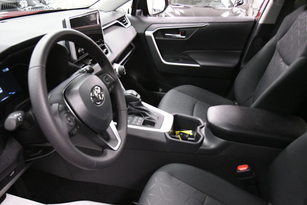 Used 2025 Toyota RAV4 XLE w/ Convenience Package image 22