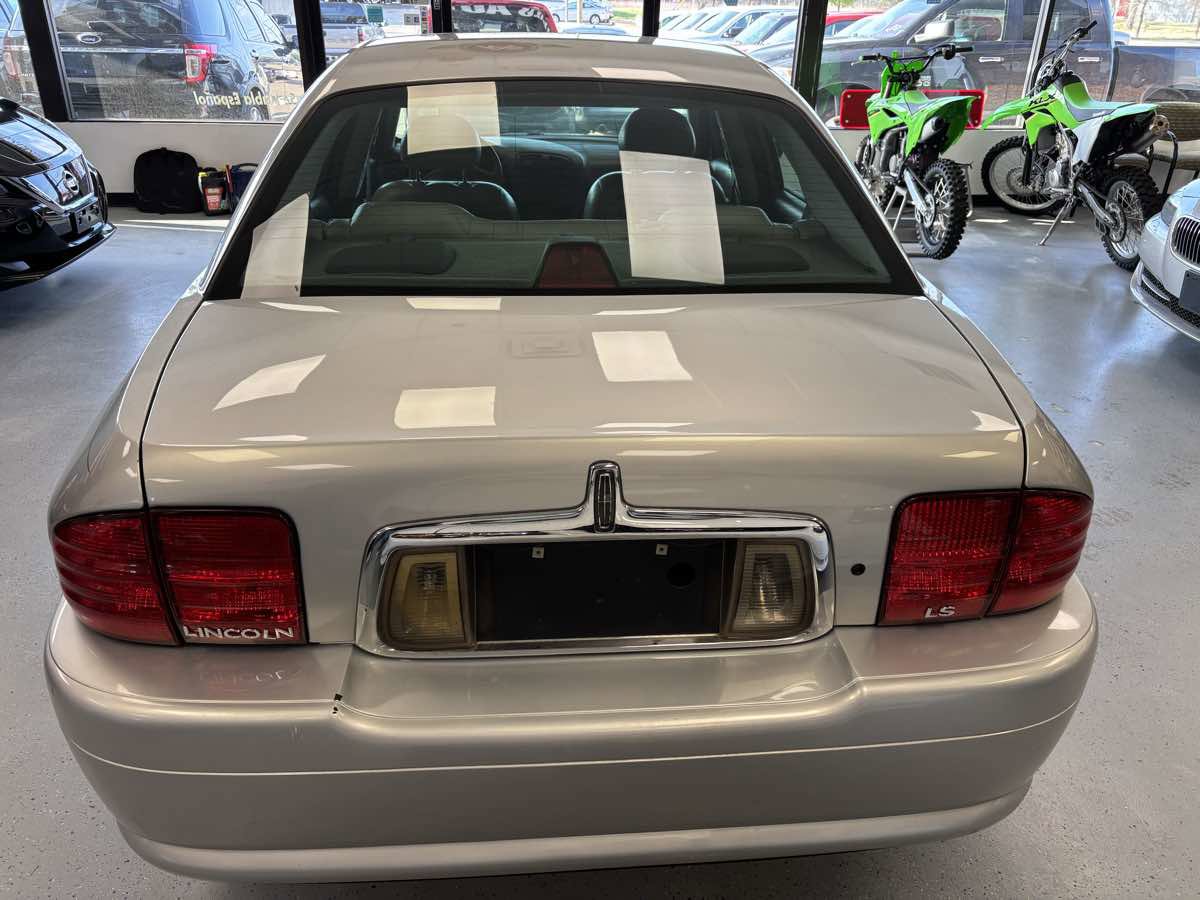 Used 2000 Lincoln LS image 19
