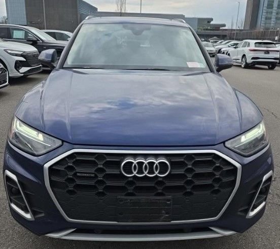 Used 2023 Audi Q5 2.0T Premium w/ Convenience Package AWD/4WD image 2
