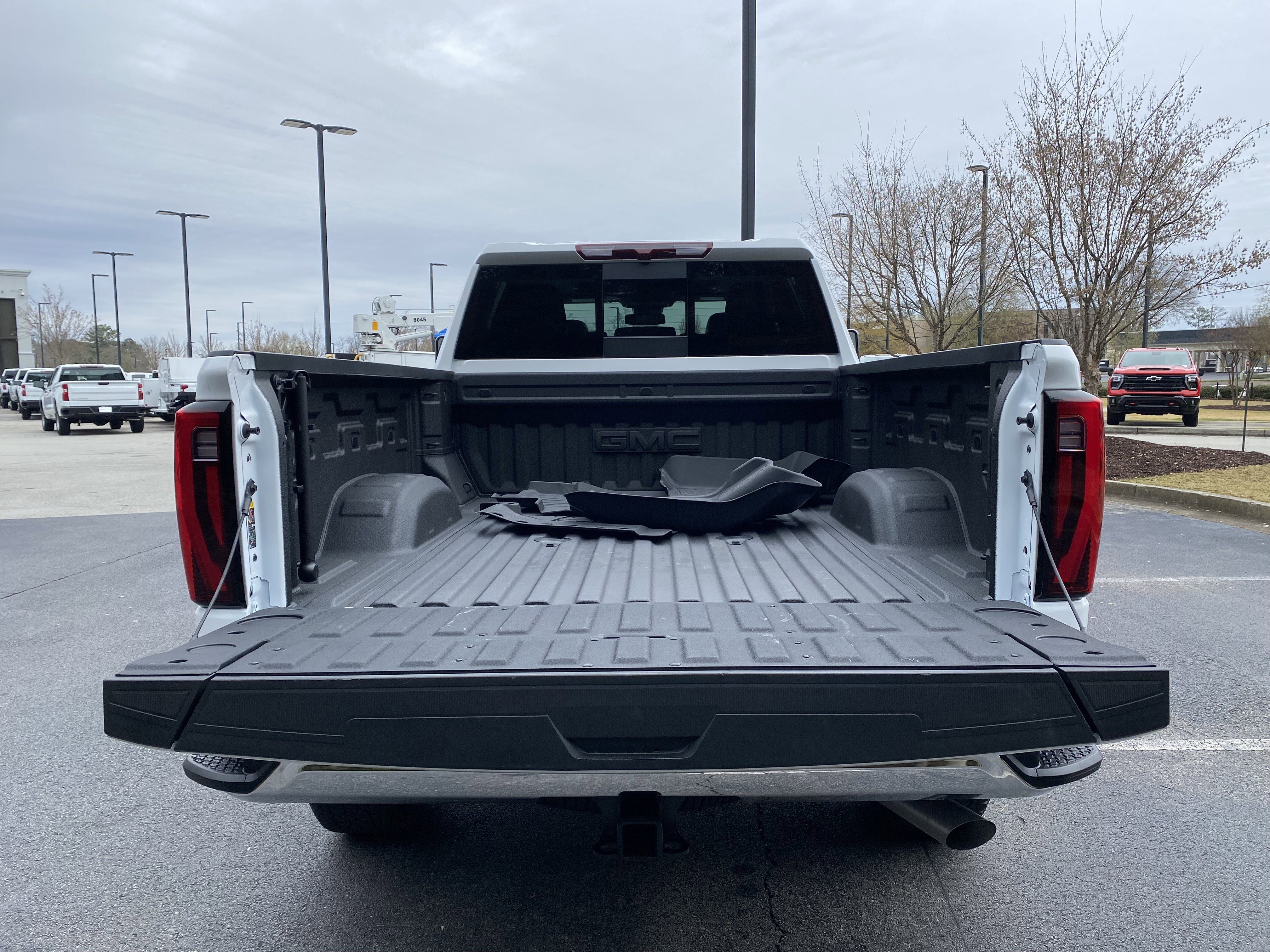 Used 2025 GMC Sierra 2500 SLT image 12