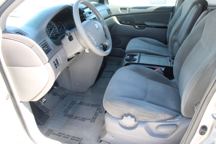 Used 2004 Toyota Sienna LE FWD image 11