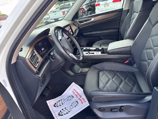 Used 2025 Volkswagen Atlas SE AWD/4WD image 8