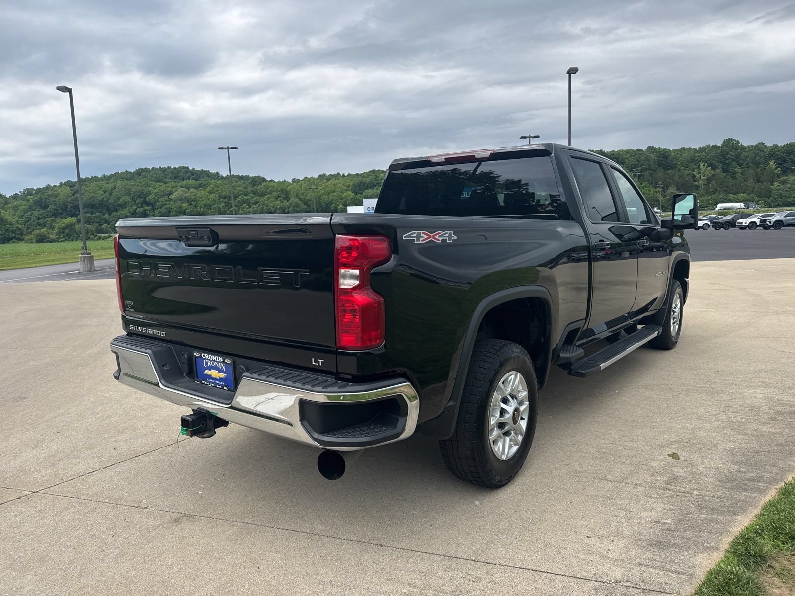 Used 2025 Chevrolet Silverado 2500 LT w/ Convenience Package AWD/4WD image 4