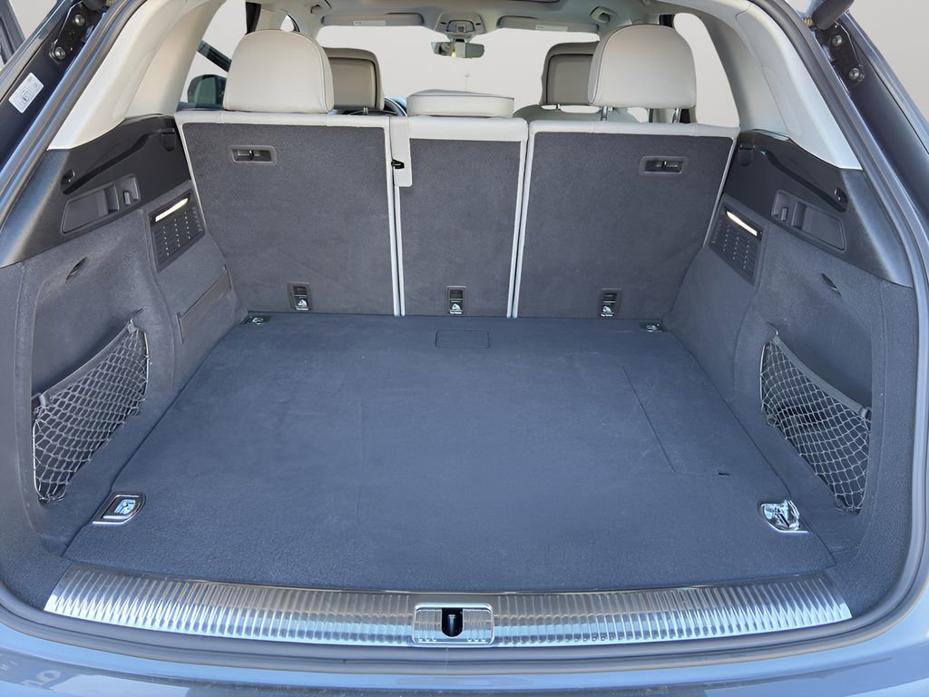 Used 2024 Audi Q5 e Premium Plus w/ Premium Plus Package image 11