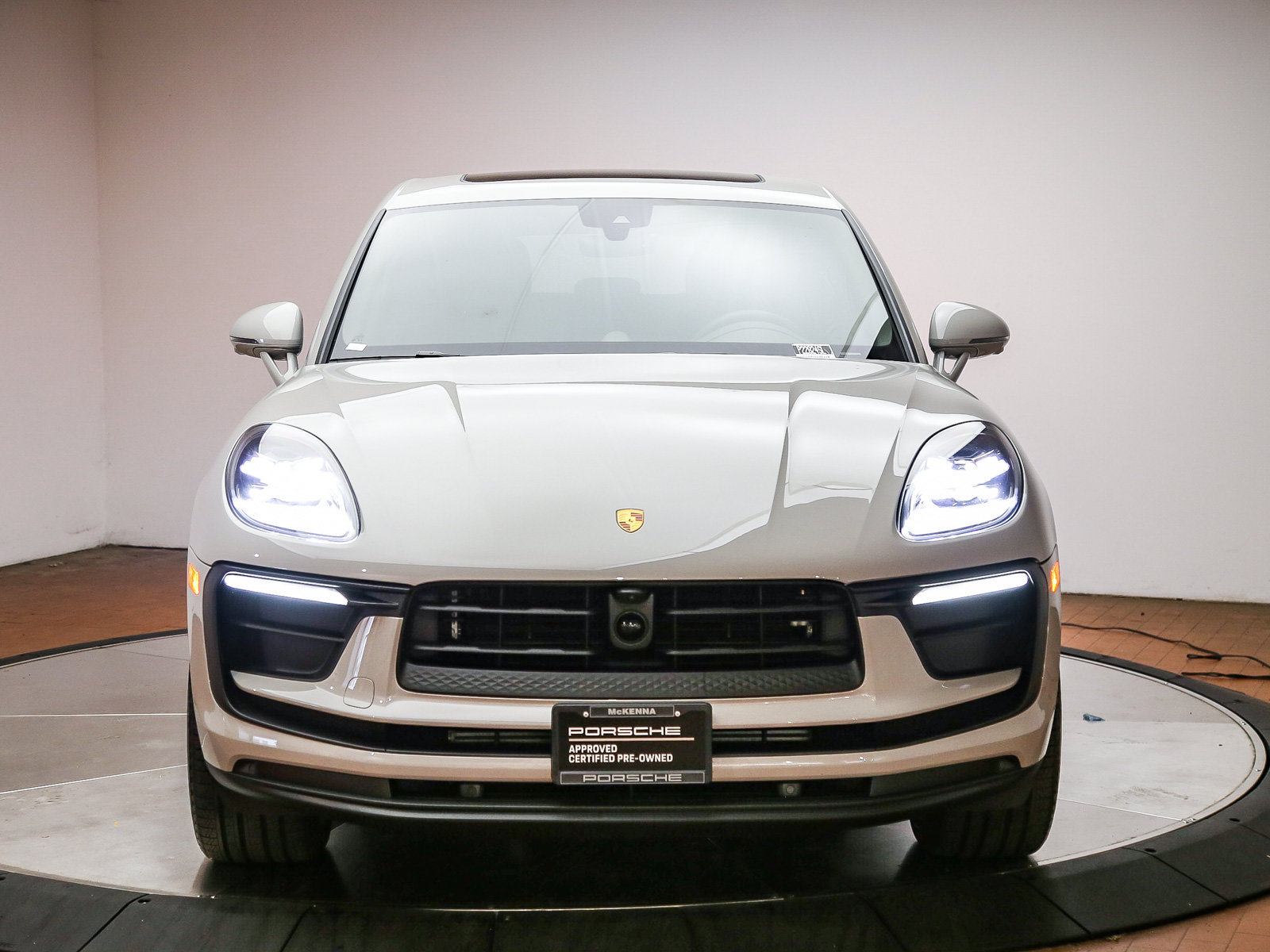 Certified 2026 Porsche Macan AWD/4WD image 3