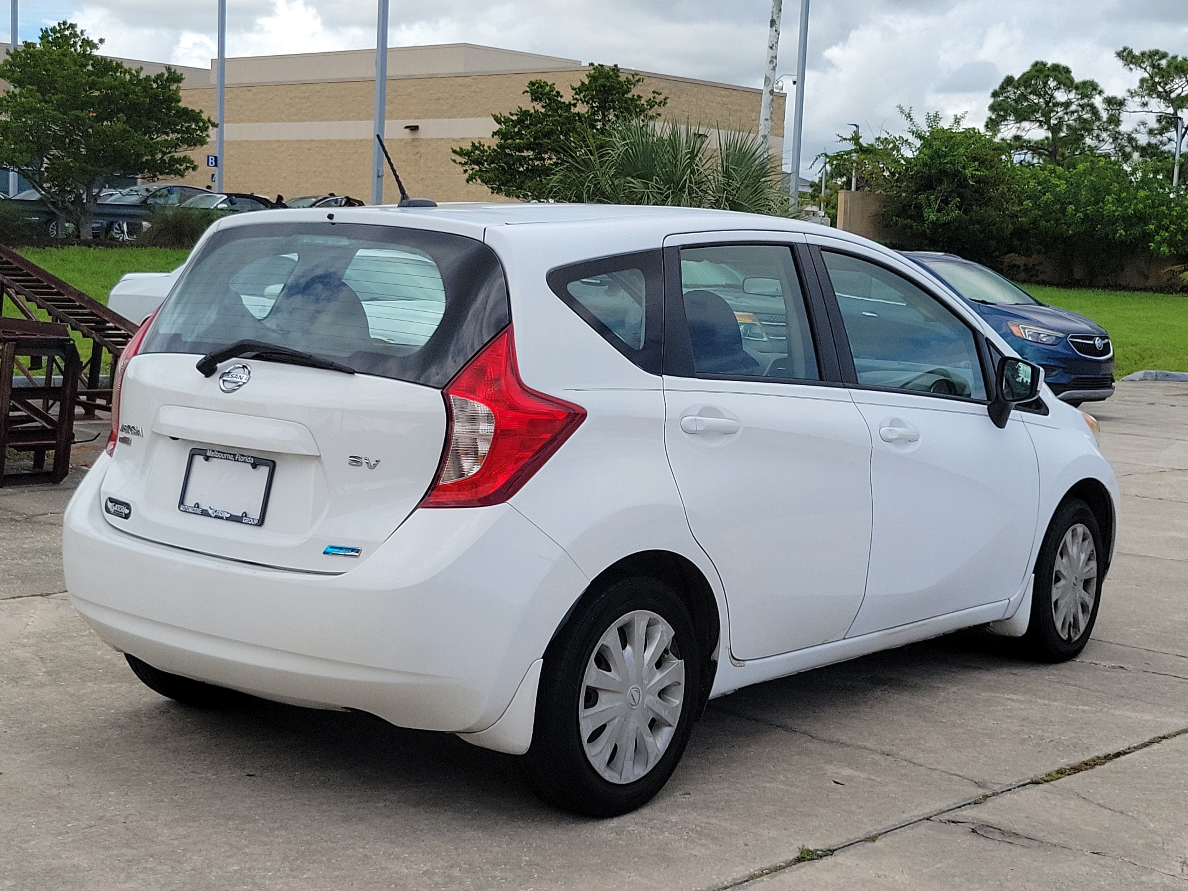 Used 2016 Nissan Versa Note SV FWD image 5
