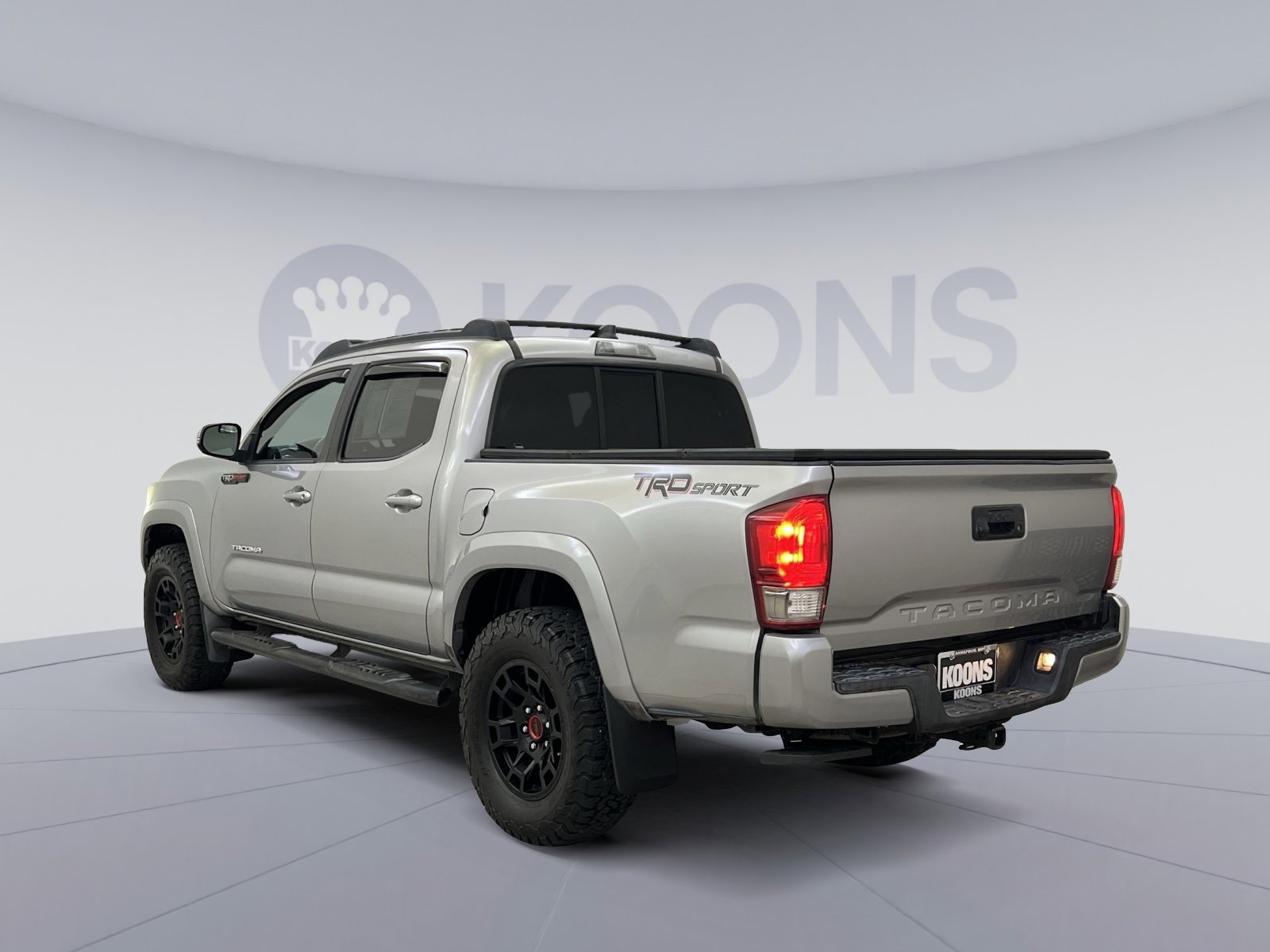Used 2016 Toyota Tacoma TRD Sport image 4