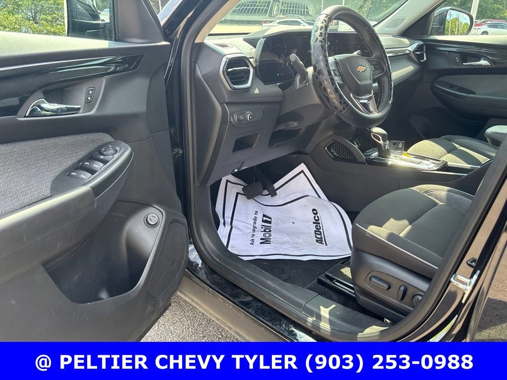 Used 2025 Chevrolet TrailBlazer LT w/ Convenience Package FWD image 10