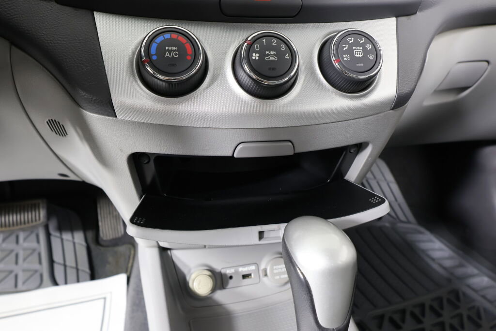 Used 2009 Hyundai Elantra SE FWD image 37