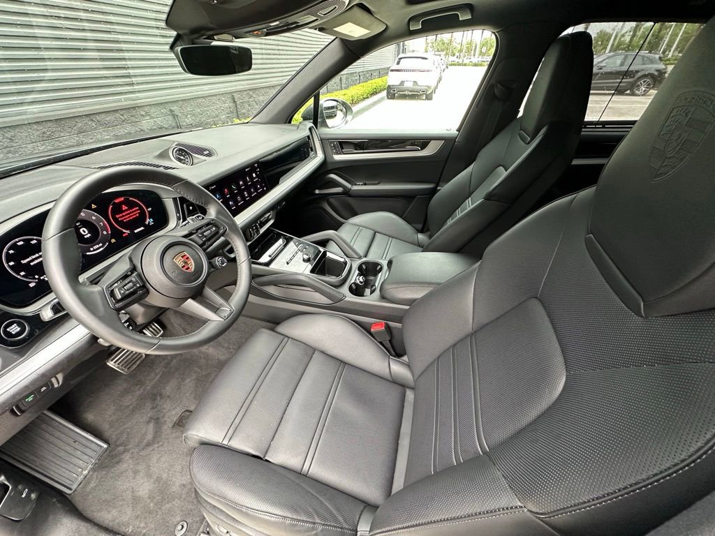 Certified 2025 Porsche Cayenne S AWD/4WD image 4