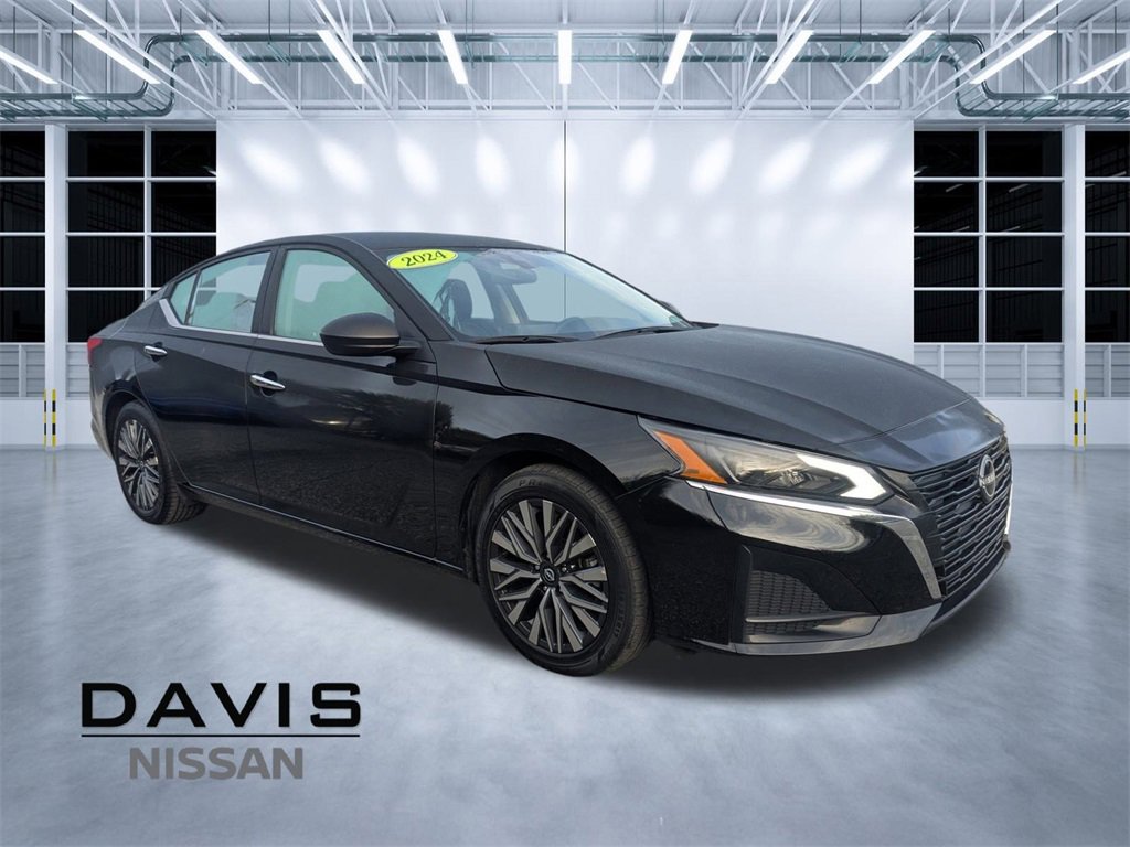 Used 2024 Nissan Altima 2.5 SV image 1